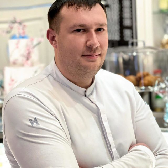 Павел Ларионов