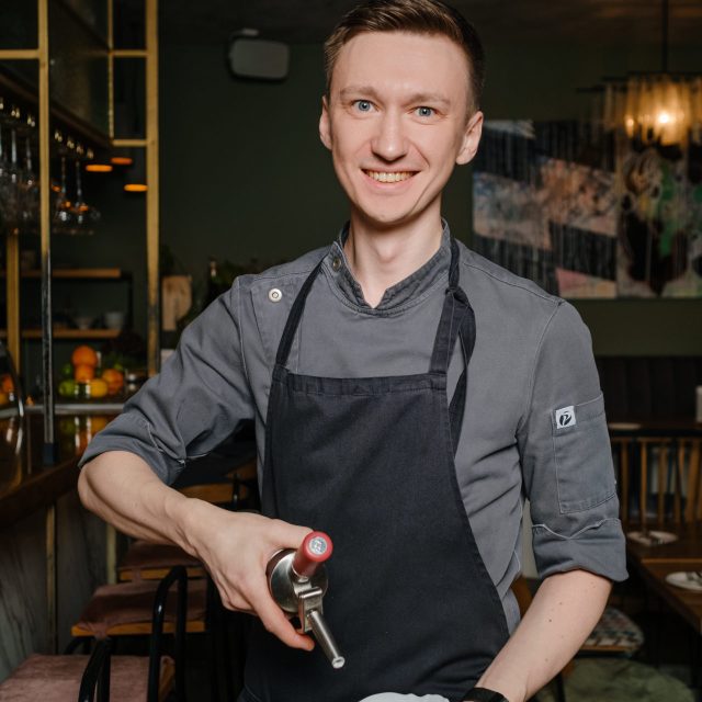 Александр Русаков