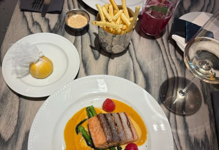 Moderniste Aesthetic Bistro