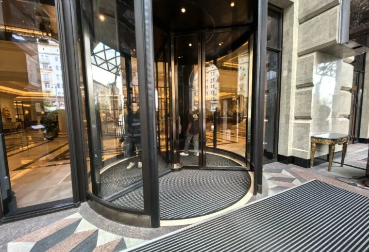 The Carlton Lounge & Bar