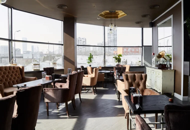 Queen Lounge