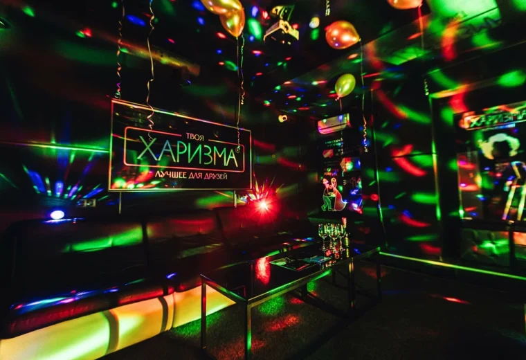 Friends Hall Харизма
