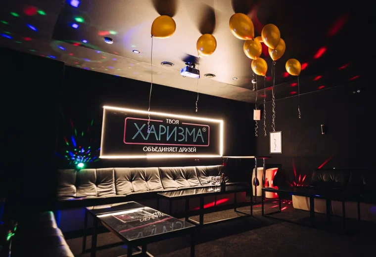 Friends Hall Харизма