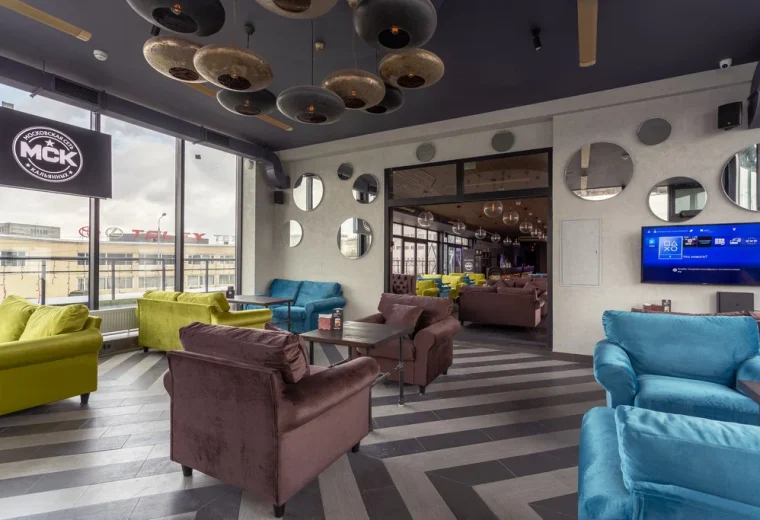 Queen Lounge