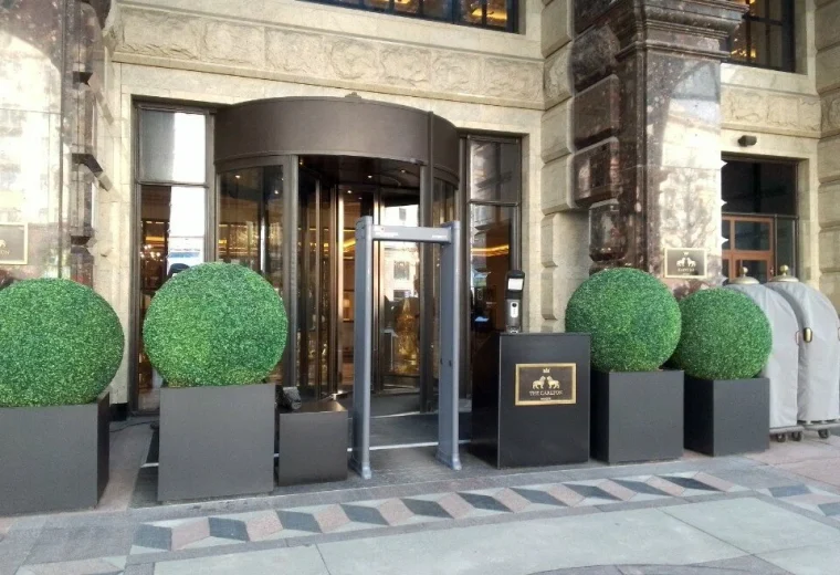 The Carlton Lounge & Bar