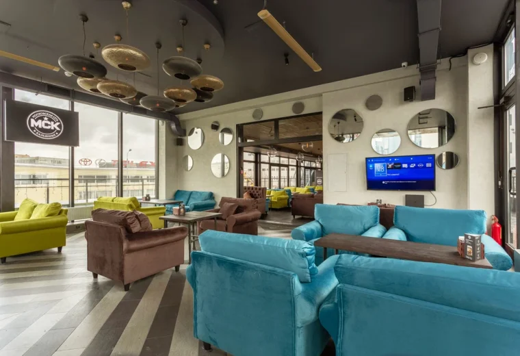 Queen Lounge