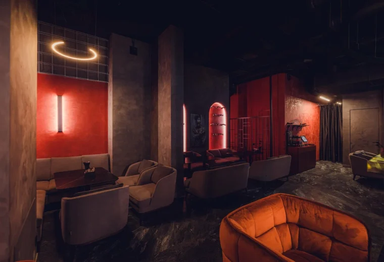 Mannequin Lounge