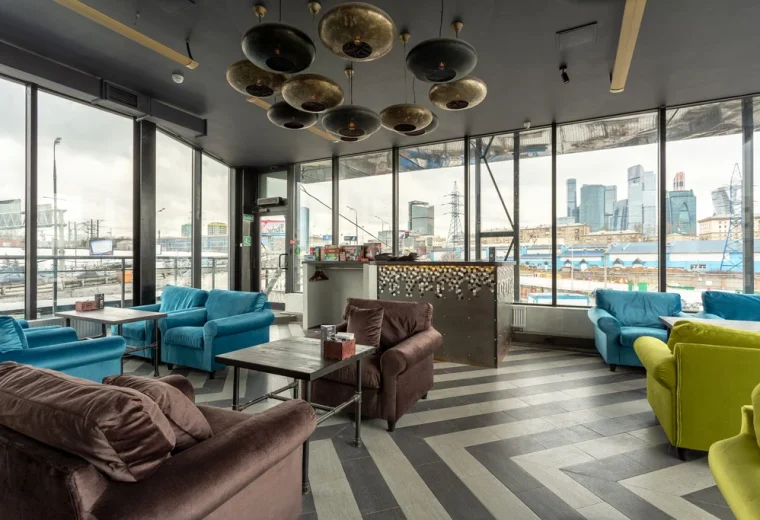 Queen Lounge