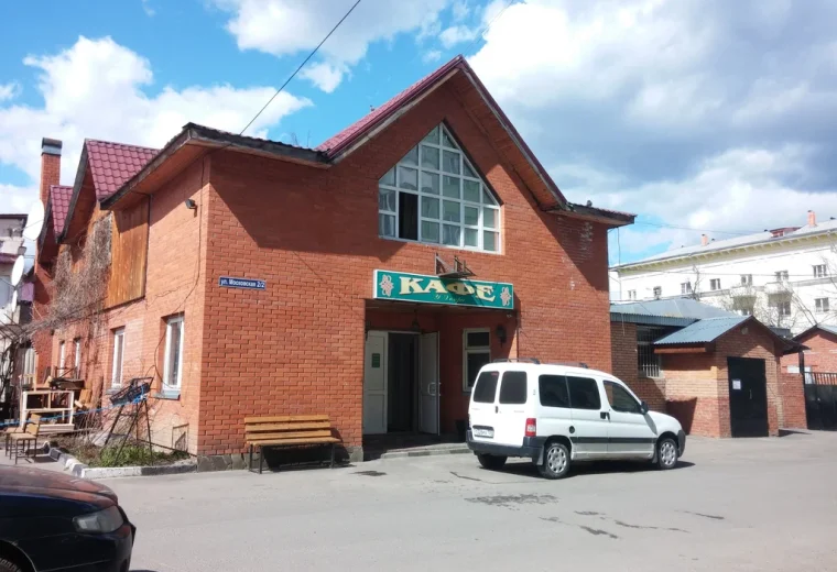 У Эмира