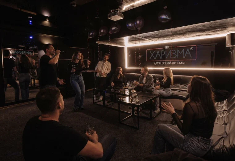Friends Hall Харизма